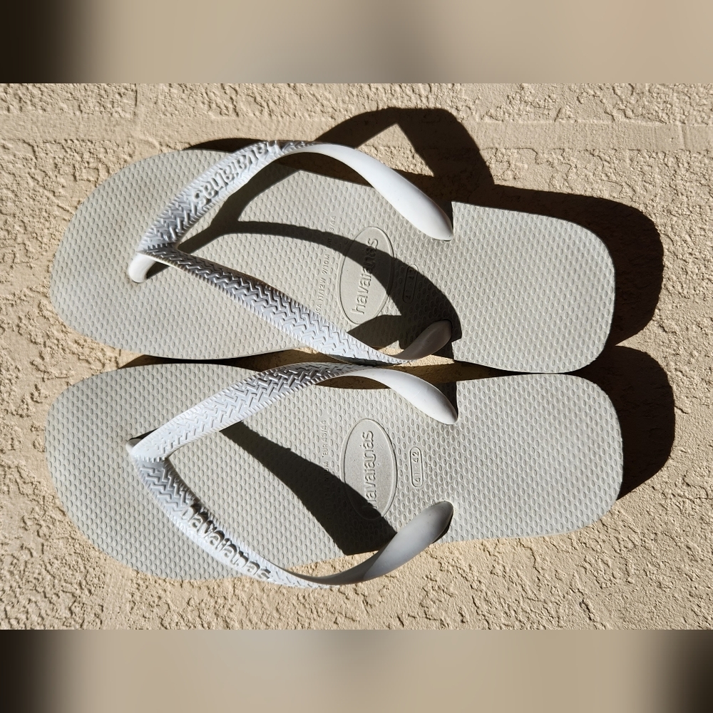 Havaianas white size 10 flip flops